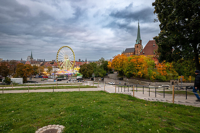 Blick vom Petersberg zum Erfurter Oktoberfest auf dem Domplatz